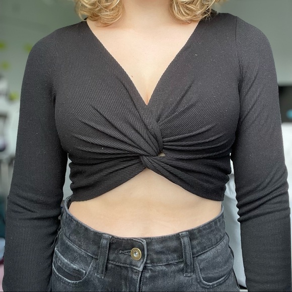 Criscross black crop top from Shein, small - Picture 4 of 4